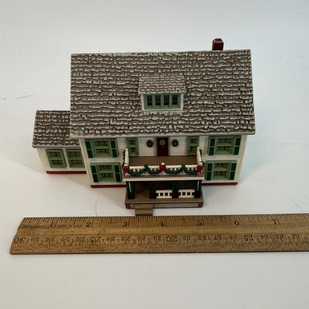 Hallmark Sarah's Maine Home 1994 Sarah Plain And Tall‎ Collection Decorative